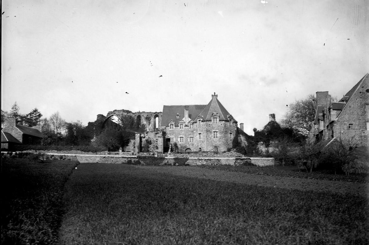 Paimpol. Vue générale de l'Abbaye de Beauport, 1er quart du 20e siècle (AD22, 32 Fi 57)