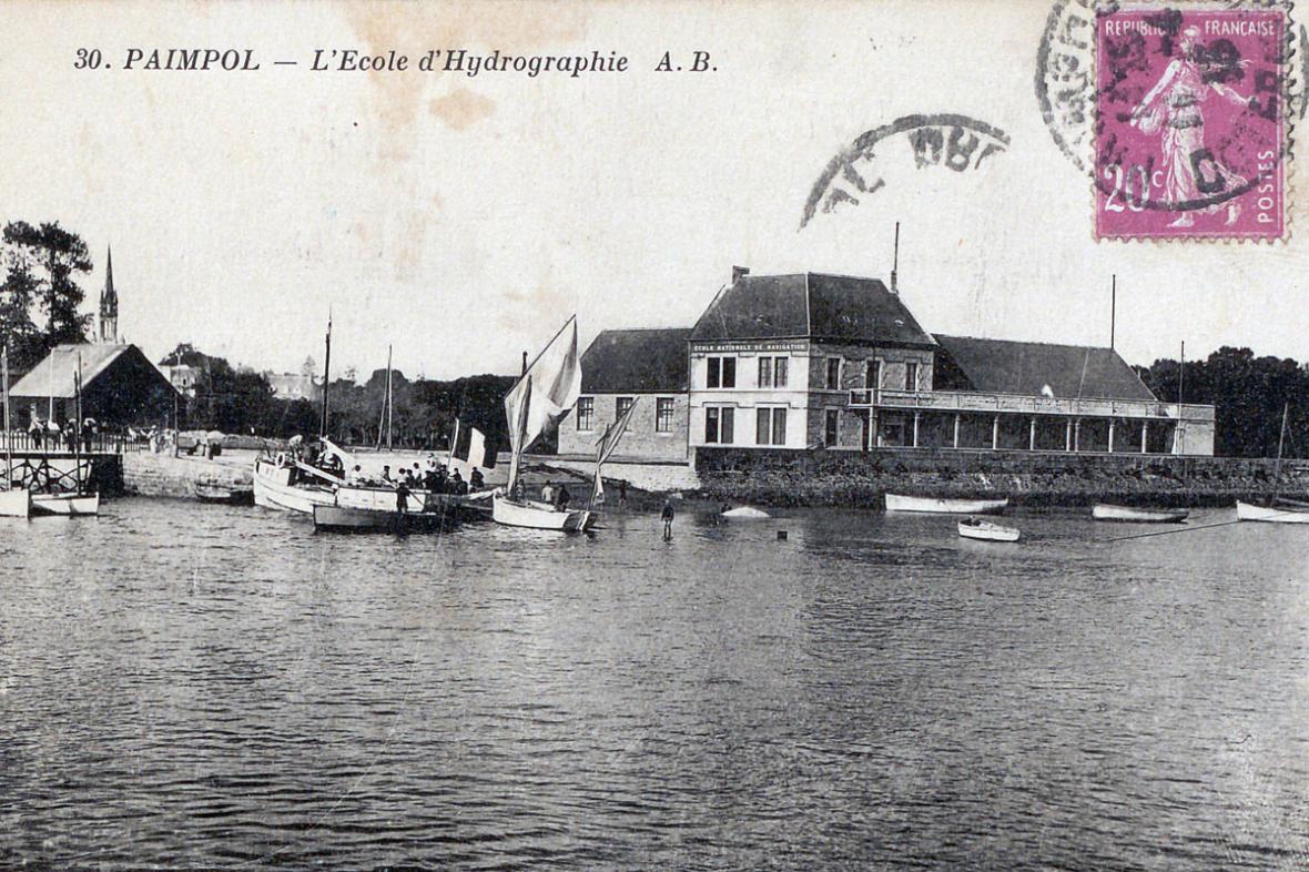 L’École d’hydrographie de Paimpol, carte postale vers 1925 (16 Fi 2683)
