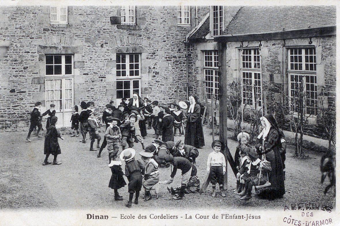 École des Cordeliers à Dinan, carte postale, début du XXe siècle (AD22, 16 Fi 742) École des Cordeliers à Dinan, carte postale, début du XXe siècle (AD22, 16 Fi 742)