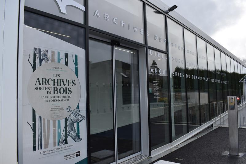 La nouvelle entrée des Archives départementales en mars 2023 en parallèle de la programmation culturelle autour de l'exposition consacrée à la forêt La nouvelle entrée des Archives départementales en mars 2023 en parallèle de la programmation culturelle autour de l'exposition consacrée à la forêt