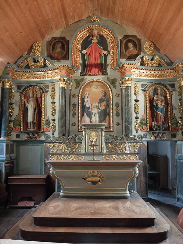 Retable du maître-autel, bois polychrome, 17e siècle. Glomel, église Saint-Corentin. Objet classé au titre des Monuments Historiques le 08/06/1984. (AD22, 1801 W 19051) Retable du maître-autel, bois polychrome, 17e siècle. Glomel, église Saint-Corentin. Objet classé au titre des Monuments Historiques le 08/06/1984. (AD22, 1801 W 19051)