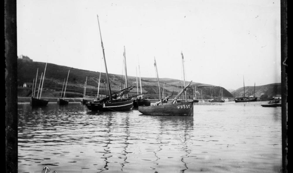 Saint-Quay-Portrieux. Canots de pêche côtière, 1er quart du 20e siècle (AD22, 32 Fi 1381)