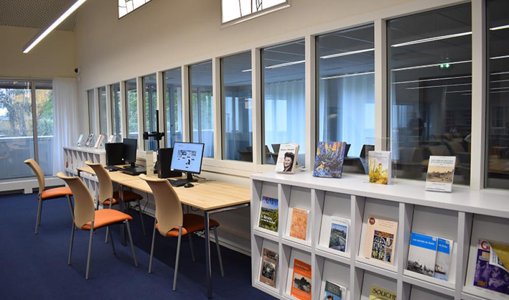 Des ouvrages disponibles en salle de lecture. Photo : AD22